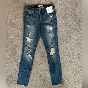 NEW - Abercrombie mid-rise skinny ankle jean